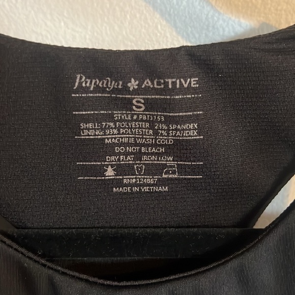 High-Neck Workout cropped tank - Picture 2 of 3